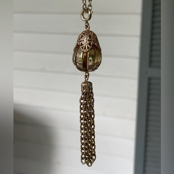 Vintage Avon Gold Tone Tassel Pendant Charm on Vintage Chain - Picture 6 of 6